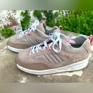 KP Gray And Pink Sneakers Adult Size 9 Adaptive and AFO footwear